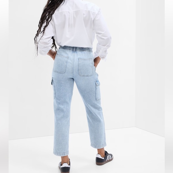 GAP Mid Rise Easy Cargo Jeans - Picture 2 of 8